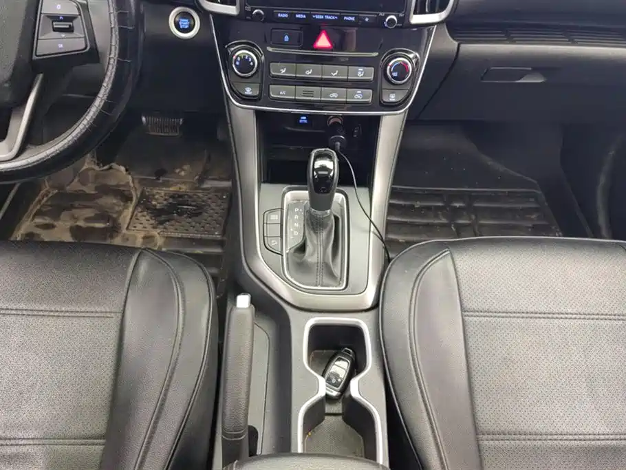 Hyundai Beijing Hyundai ix35 2018 2.0L Automatic 2WD Zhiyong·Enjoyment Edition фото 16