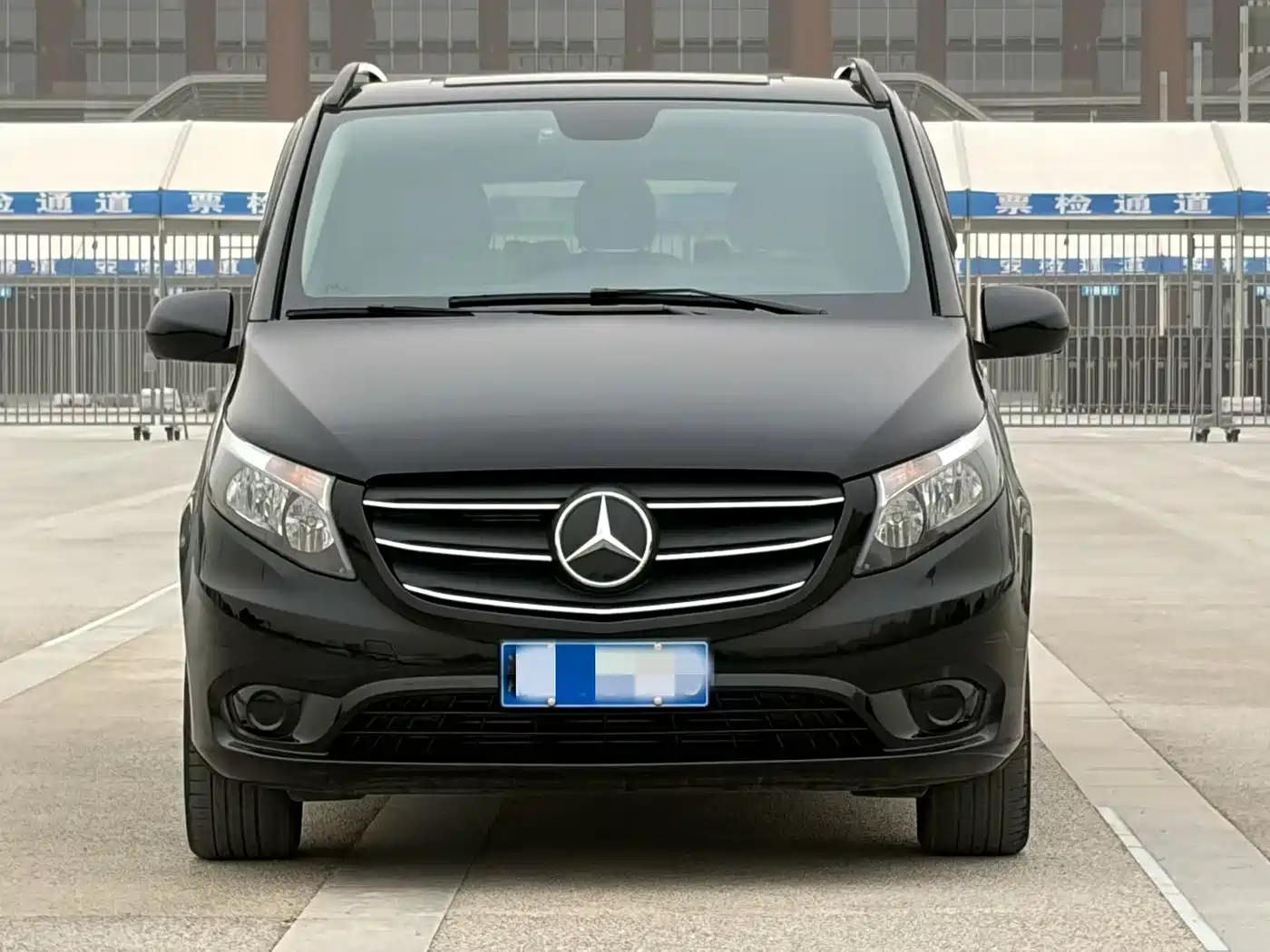 Mercedes-Benz Vito 2023 2.0T Elite 7-Seater фото 2