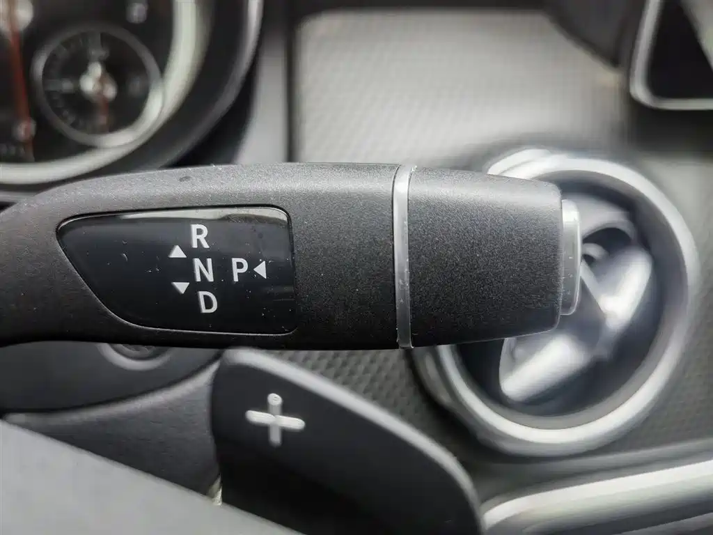 Mercedes-Benz GLA 2017 GLA 200 Dynamic фото 13