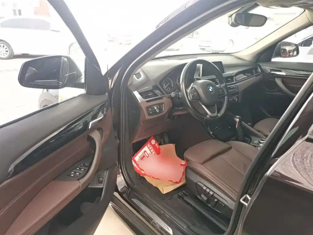 BMW X1 2018 xDrive20Li Premium Model фото 12