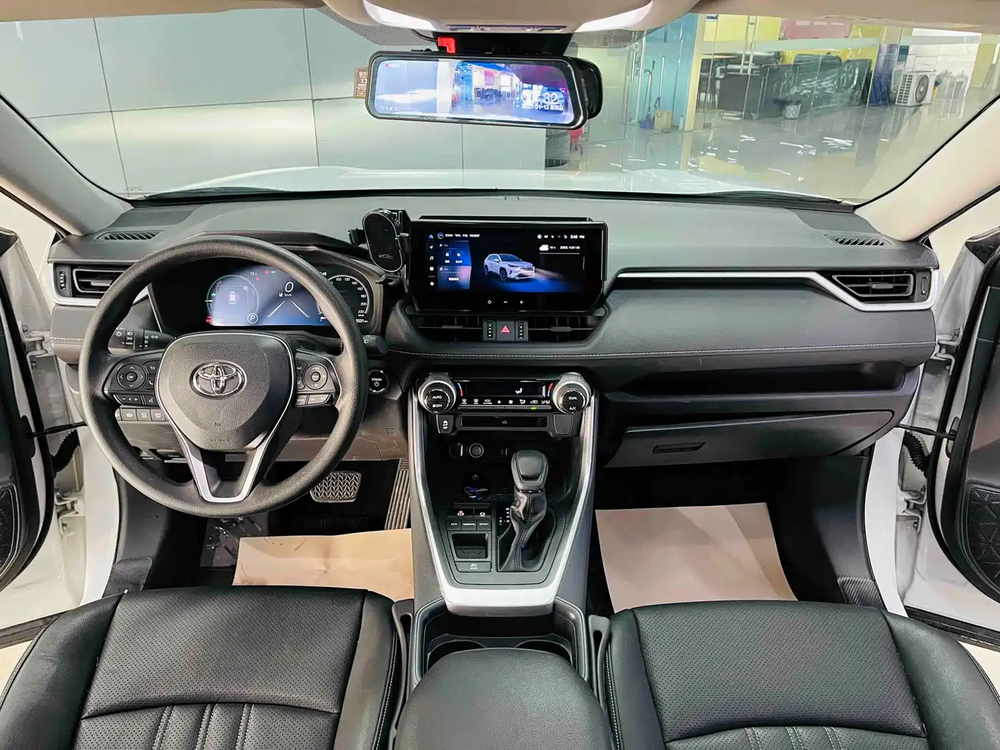Toyota RAV4 Rongfang 2023 Hybrid 2.5L E-CVT 2WD Elite Edition фото 9