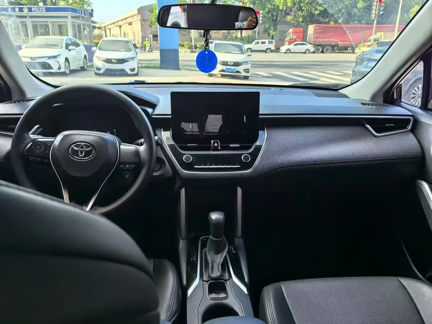 Toyota Frontlander 2023 2.0L CVT Luxury Edition фото 8