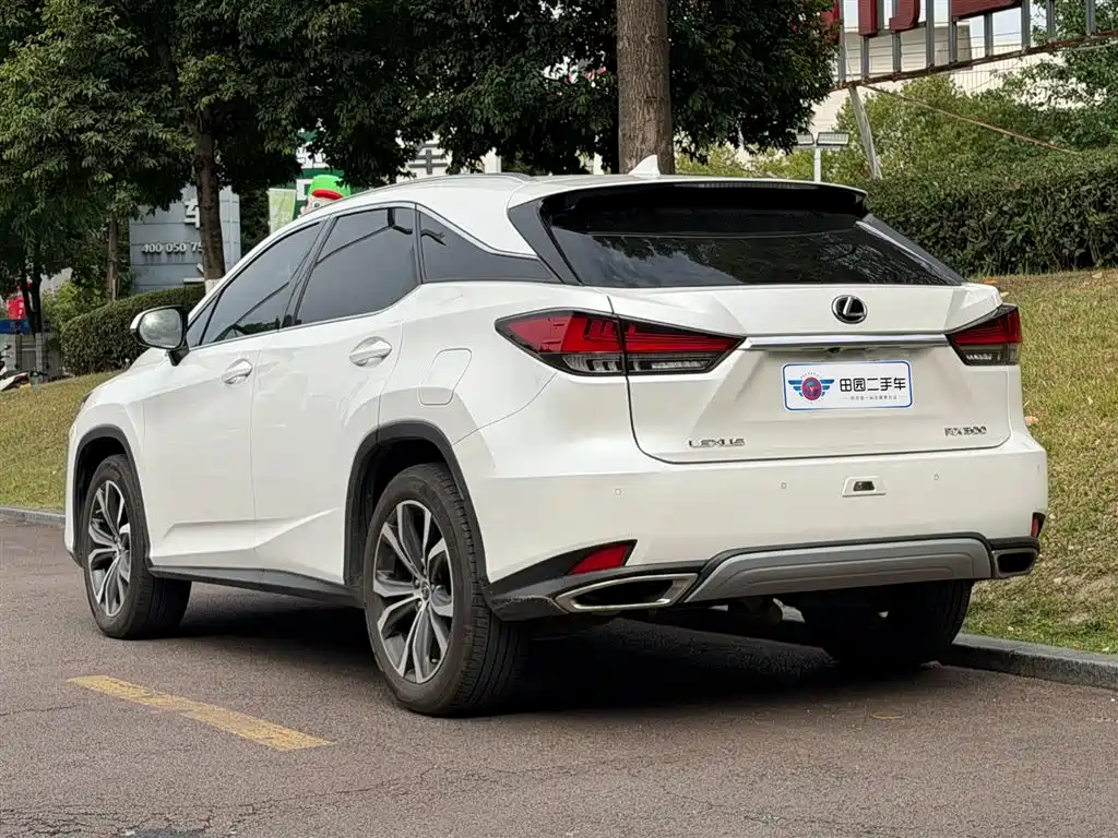 Photo 4 - Lexus RX