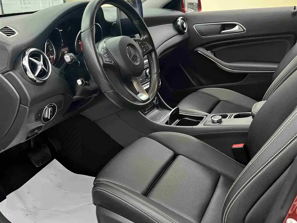 Mercedes-Benz GLA 2017 GLA 200 Fashion фото 5