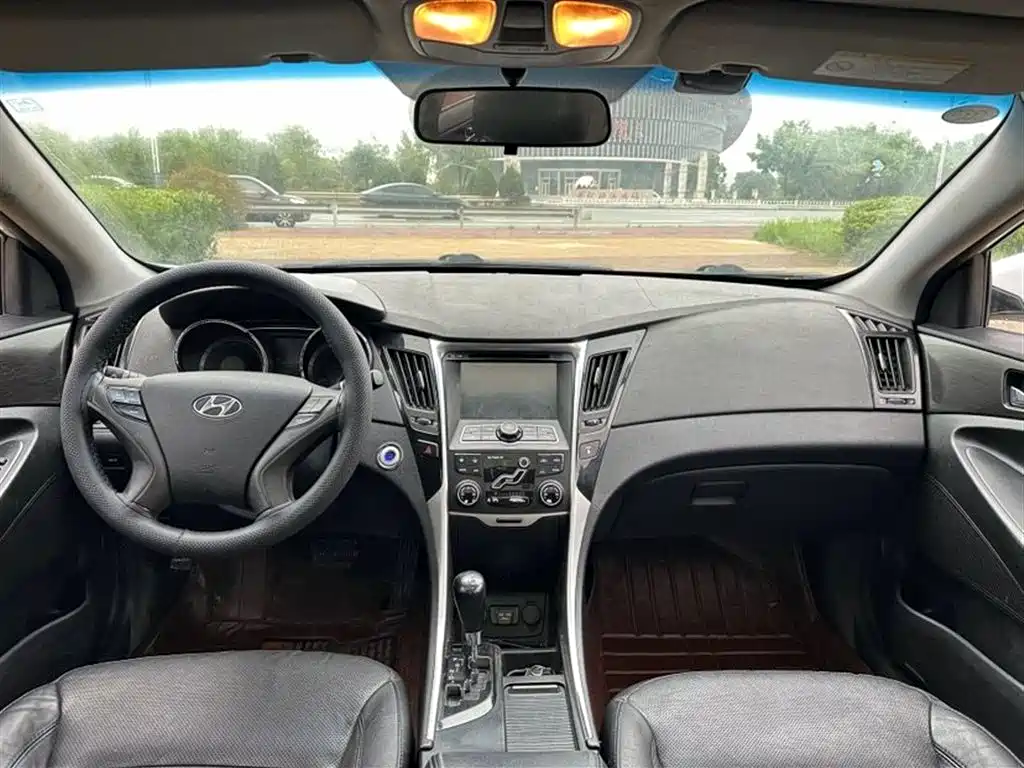 Hyundai Sonata 2013 2.0L Automatic Fashion Edition фото 9