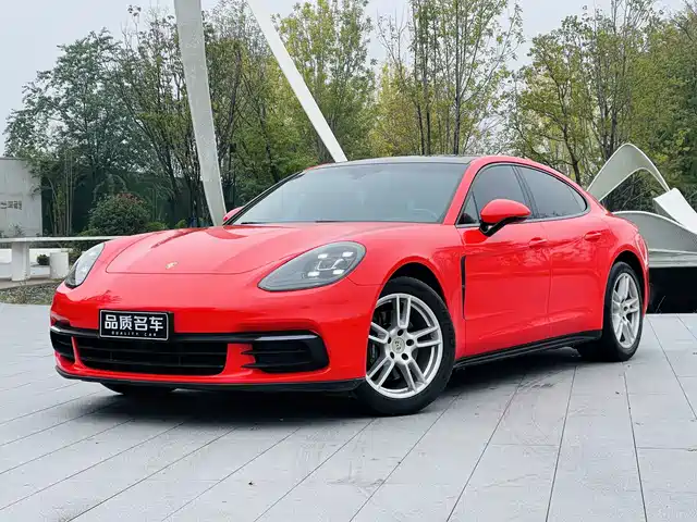 PORSCHE PANAMERA