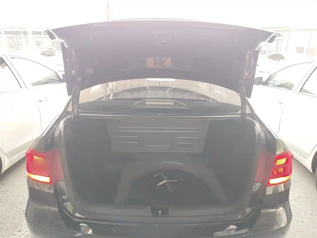 Volkswagen Santana 2015 1.6L Automatic Trend Edition фото 15