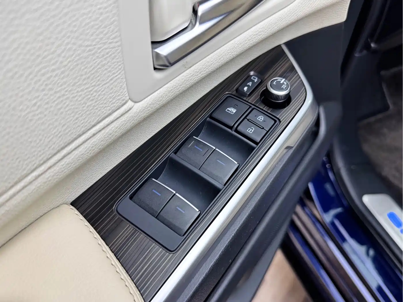 Toyota Sienna 2021 2.5L Hybrid Ultimate Edition фото 12
