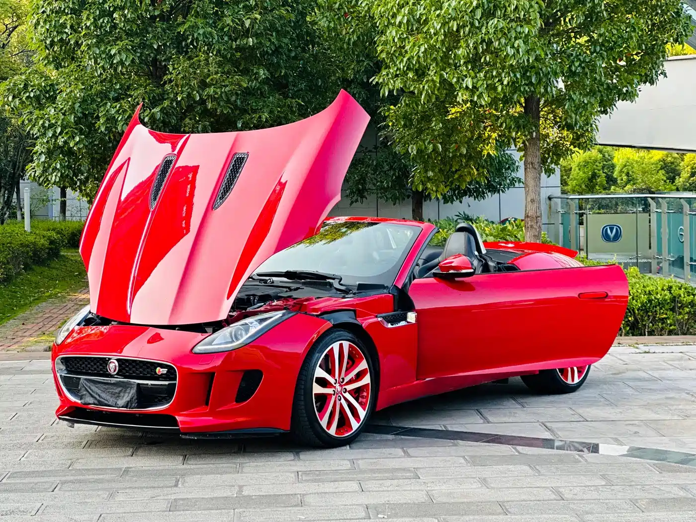 Фото 1 - Jaguar F-TYPE