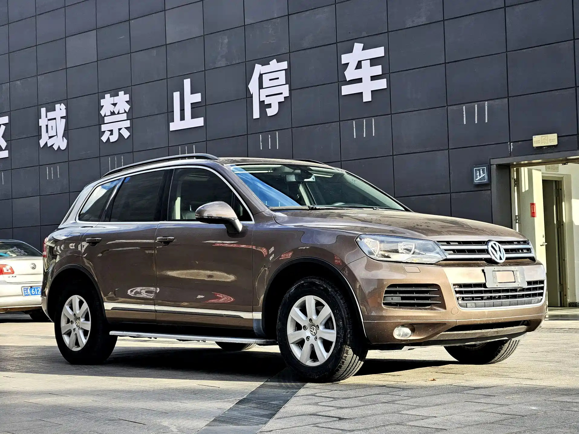 Фото 3 - Volkswagen Touareg