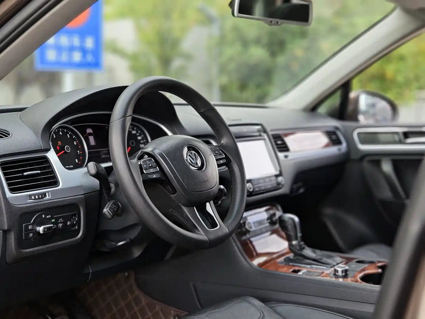 Volkswagen Touareg 2012 2011 3.0TSI Standard