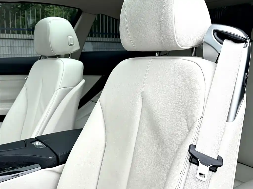 BMW 6 Series 2012 640i Coupe фото 16