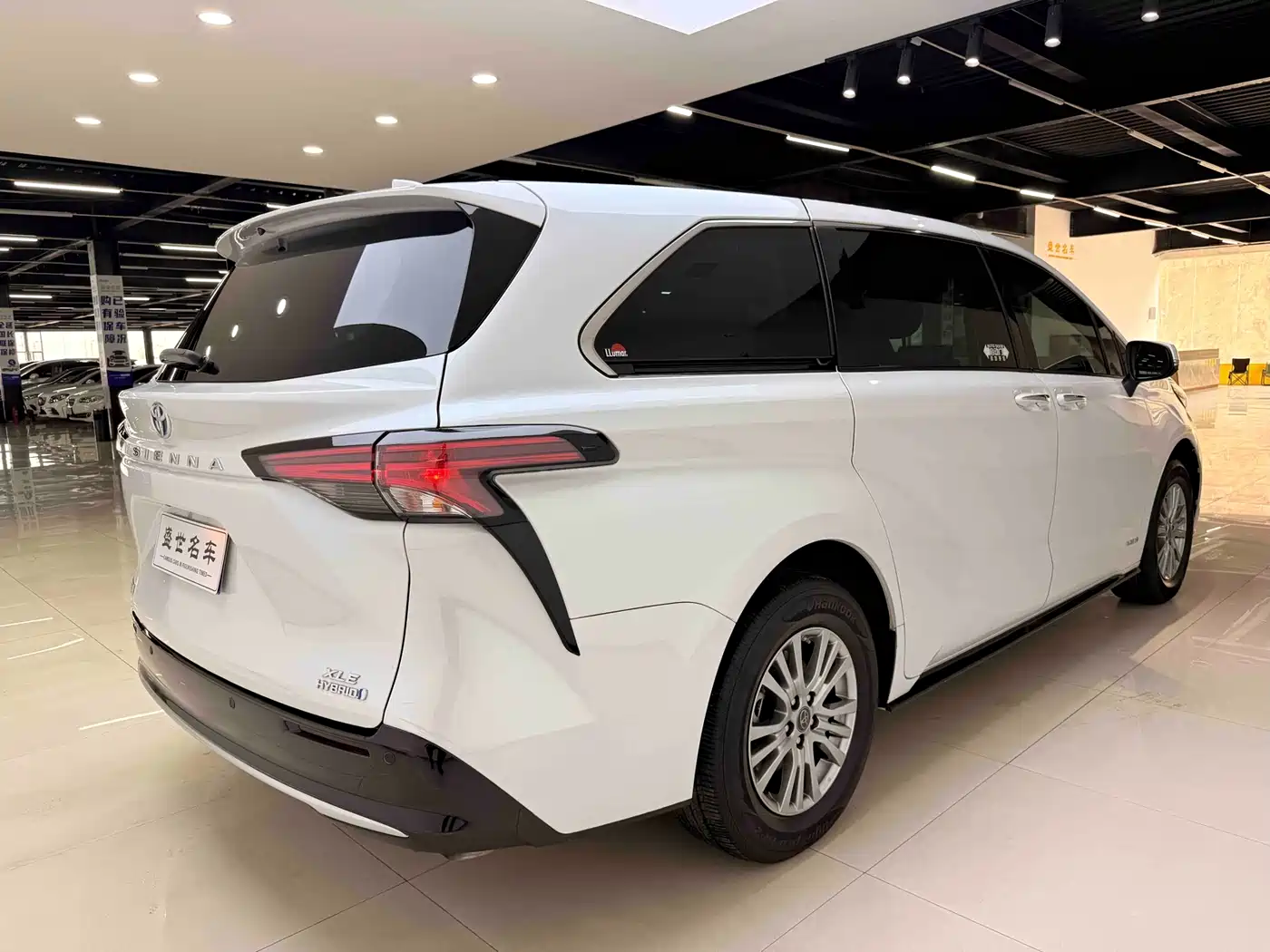 Toyota Sienna 2023 2.5L Hybrid Luxury Edition фото 14