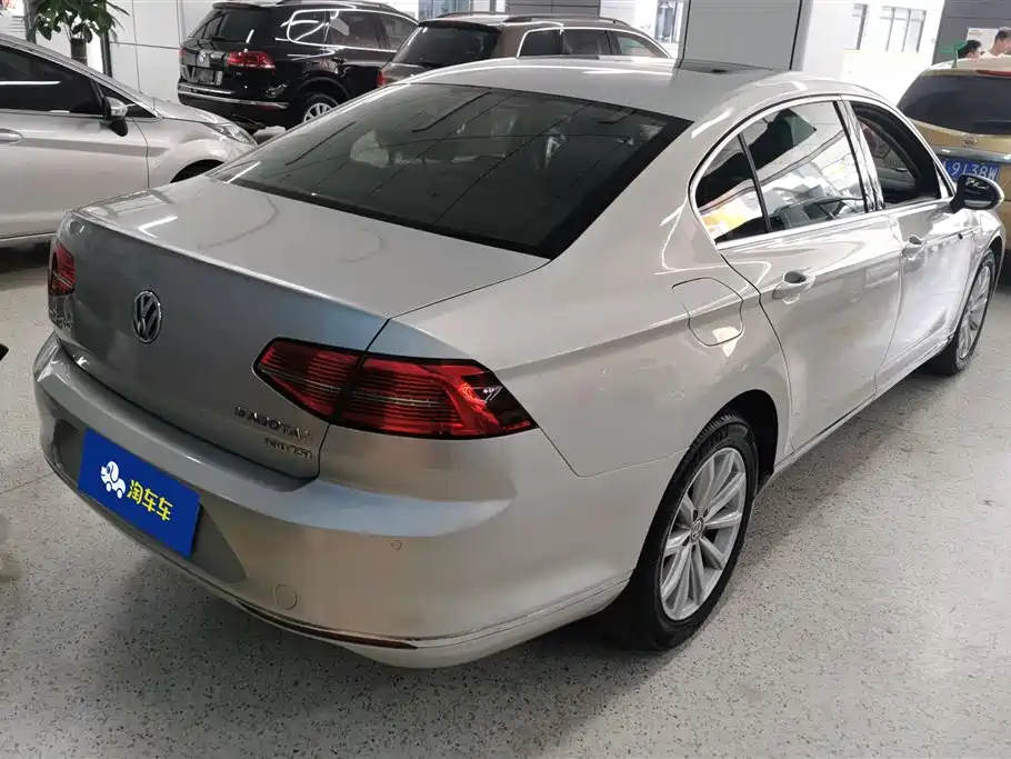 Volkswagen Magotan 2017 330TSI DSG Luxury фото 3