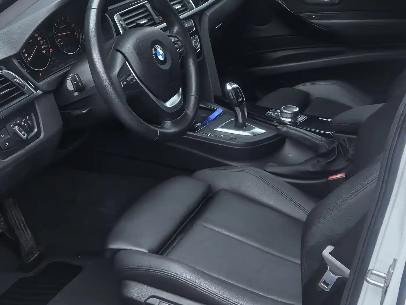 BMW 3 Series GT 2019 320i Fashion Model фото 7