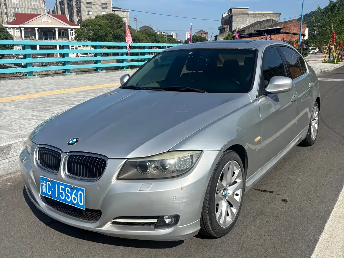 BMW 3 Series (Import) 2010 320i Fashion фото 2