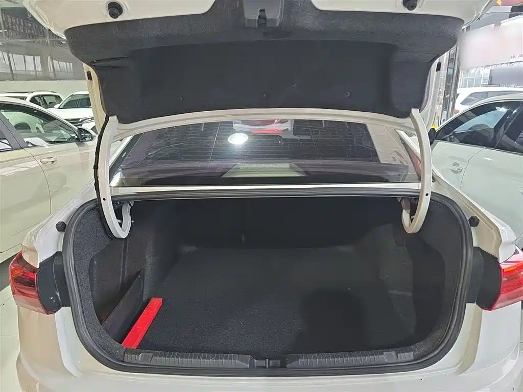 Volkswagen Bora 2019 1.5L Auto Fashion Model фото 19