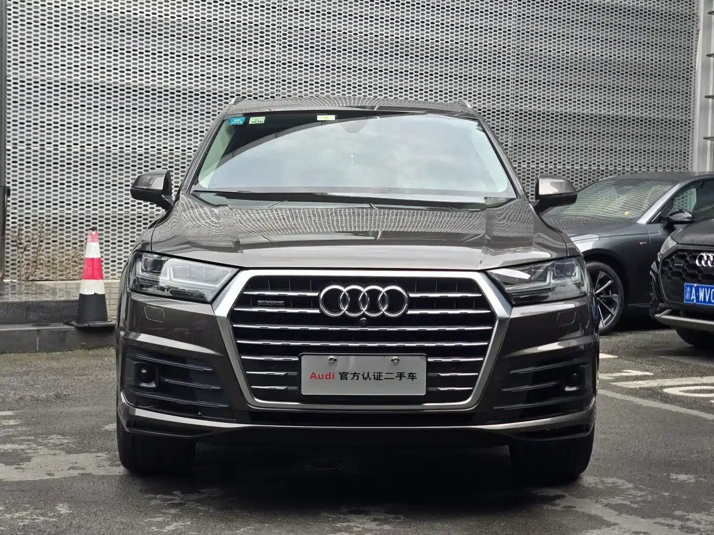 Photo 2 - Audi Q7
