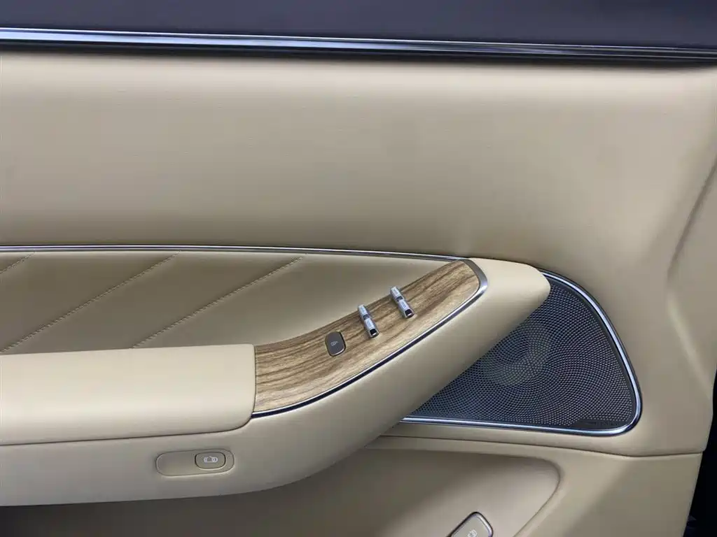 AITO Wenjie AITO M8 2025 Range Extender Max+ Edition 53.4kWh 5-seater фото 24