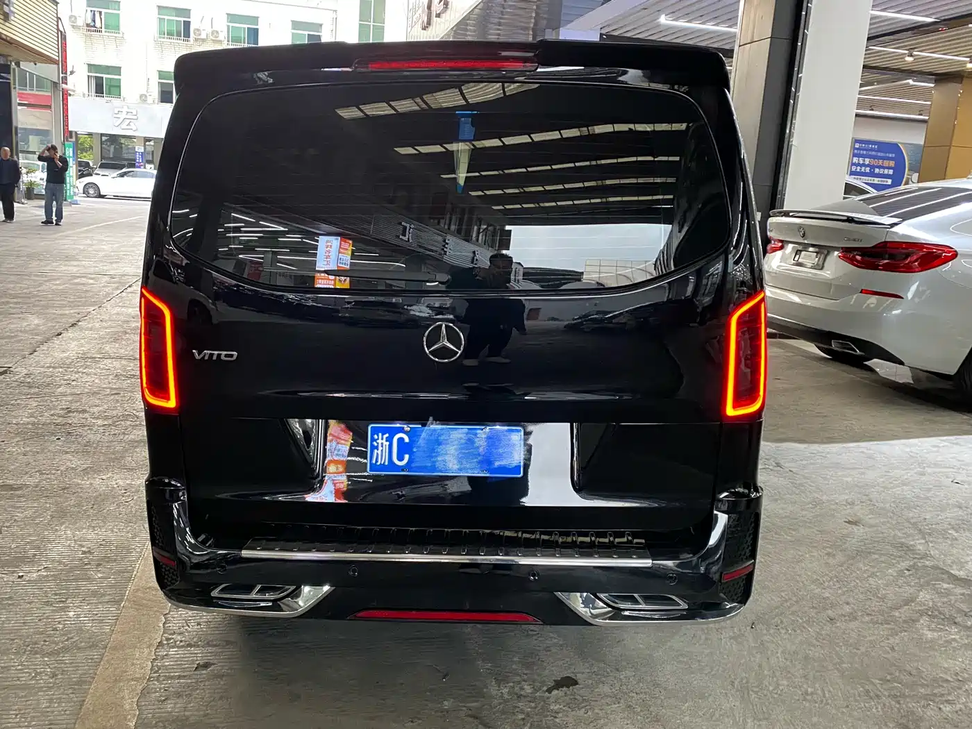 Mercedes-Benz Vito 2023 2.0T Business 7-Seater фото 3