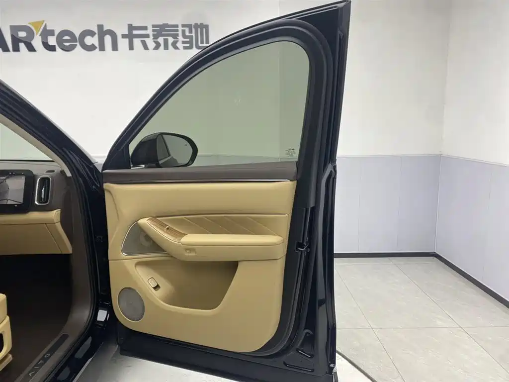 AITO Wenjie AITO M8 2025 Range Extender Max+ Edition 53.4kWh 5-seater фото 19