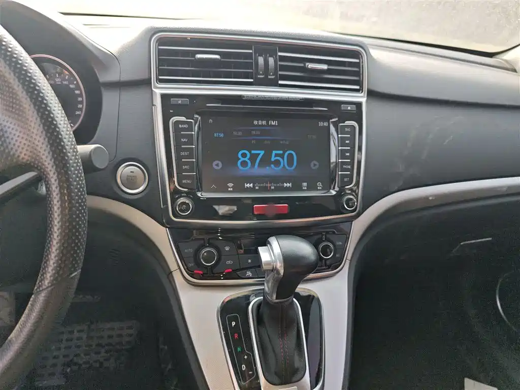 Haval M6 2017 1.5T Automatic 2WD Urban фото 6