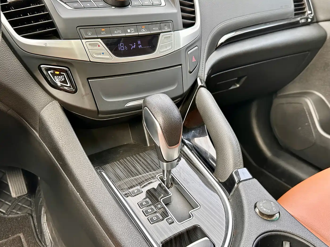 Dongfeng Fengdu MX5 2017 2016 2.0L Automatic Flagship Edition
