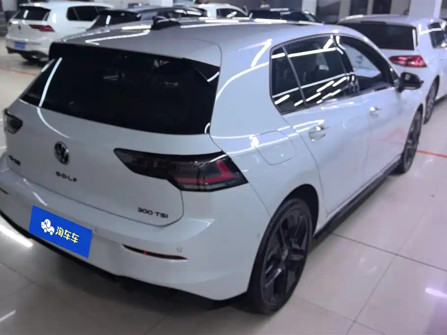 Volkswagen Golf 2025 300TSI R-Line фото 3