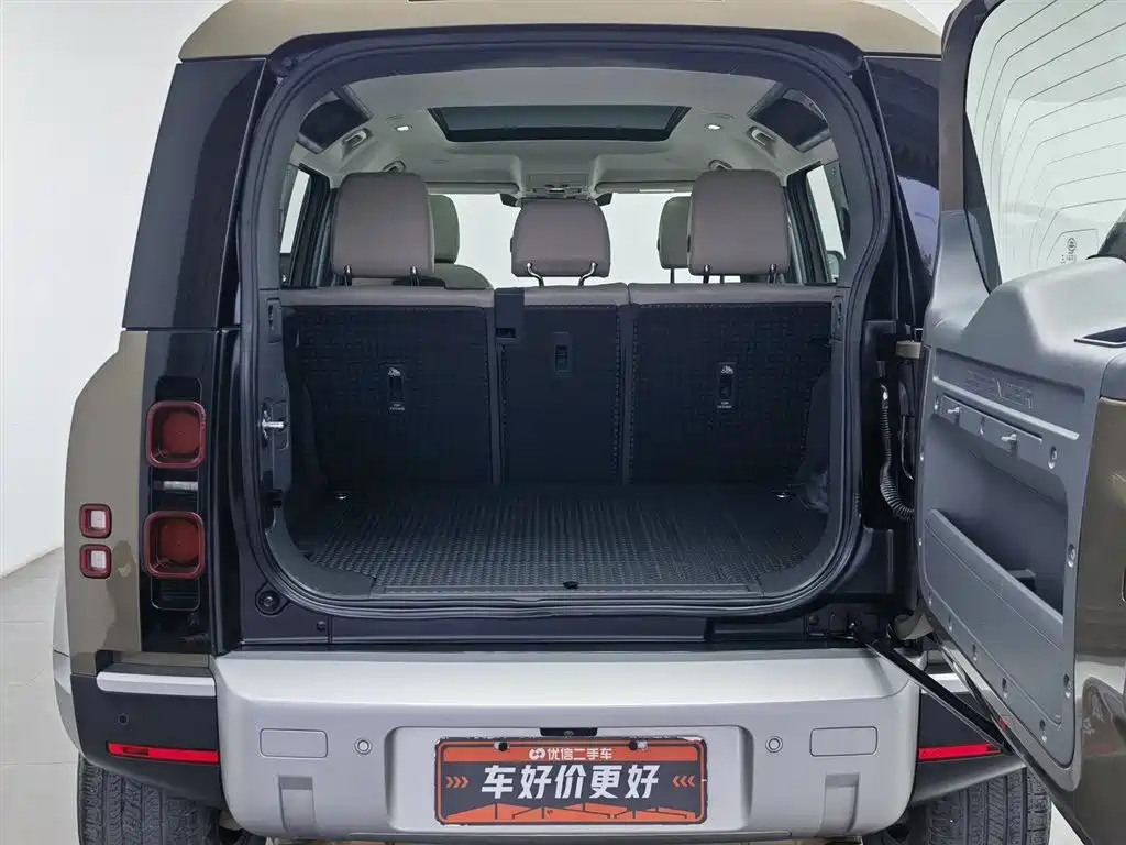 Land Rover Defender 2020 Model 110 P400 SE фото 16