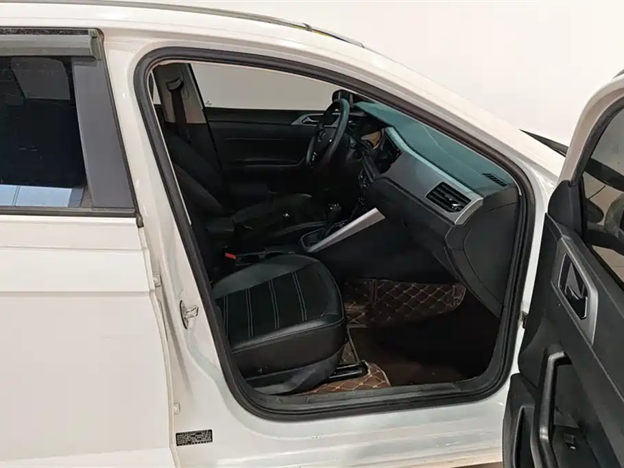 Volkswagen Polo 2021 Plus 1.5L Automatic Panorama Enjoyment Edition фото 8
