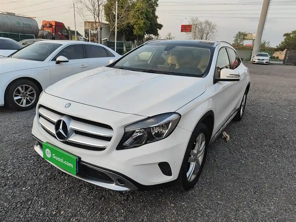 Mercedes-Benz GLA 2016 GLA 200 Dynamic фото 2