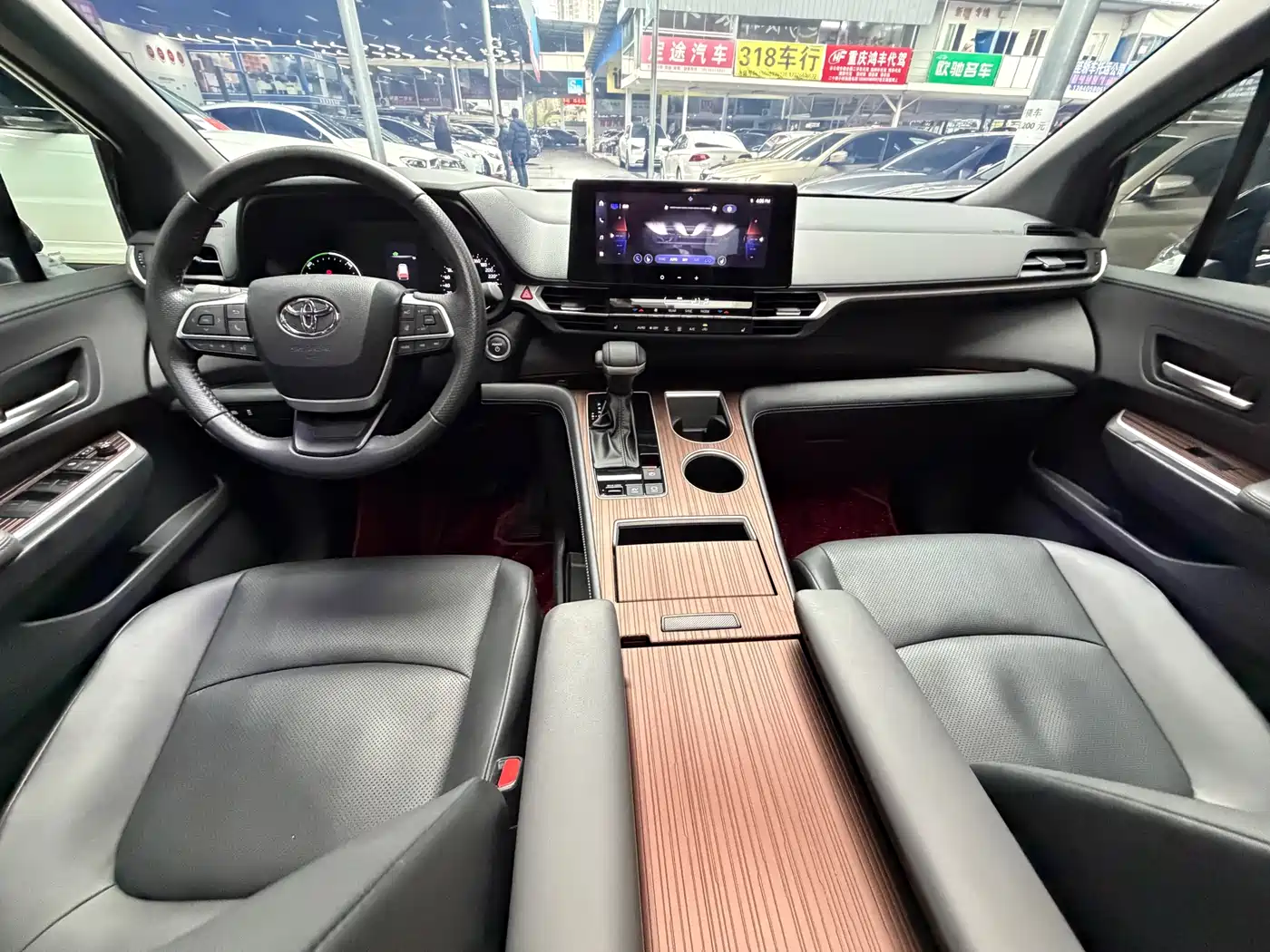 Toyota Sienna 2024 2.5L Hybrid Luxury Edition фото 27