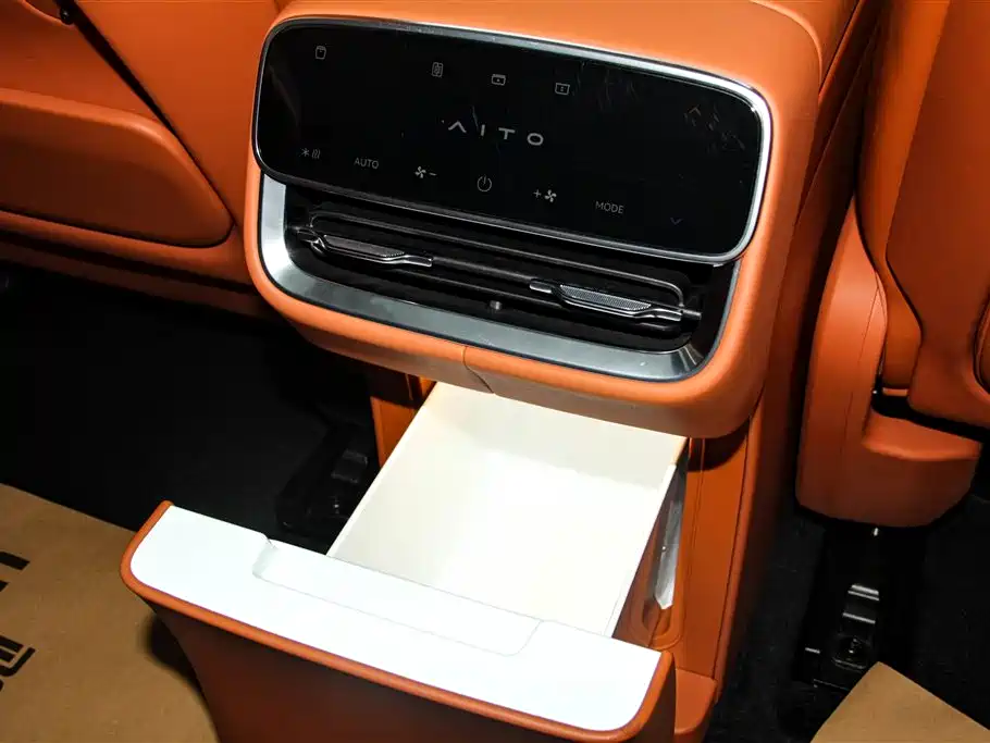 AITO Wenjie AITO M8 2025 Model Extended Range Ultra Edition 53.4kWh 5-Seater фото 22