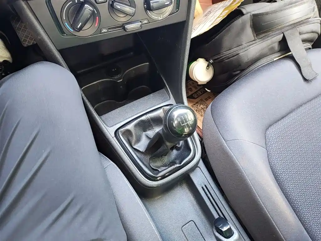 Volkswagen Santana 2015 1.4L Manual Trend Edition фото 14
