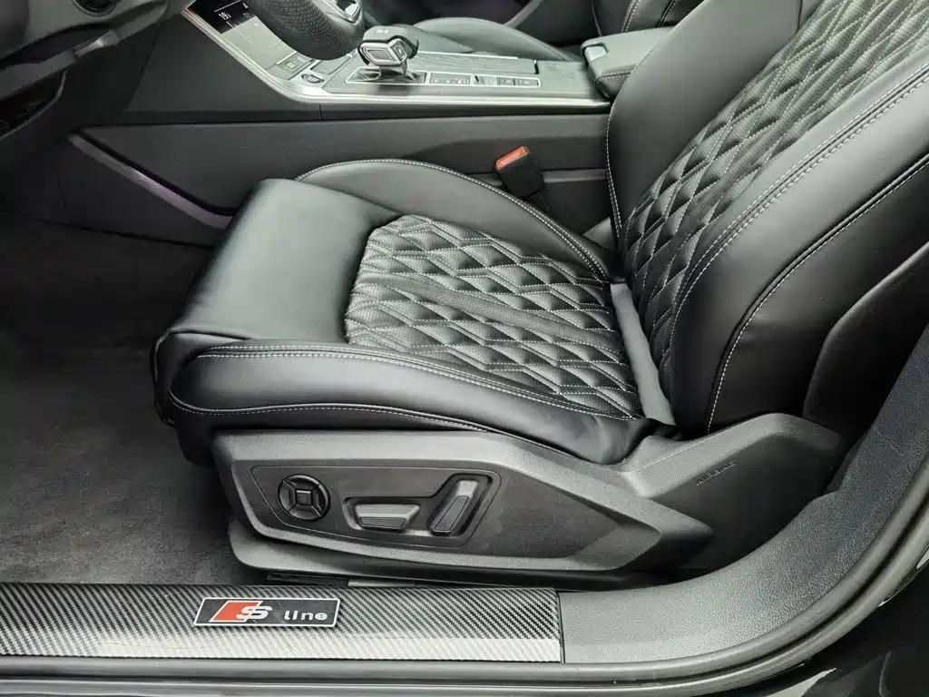 Фото 20 - Audi A6L