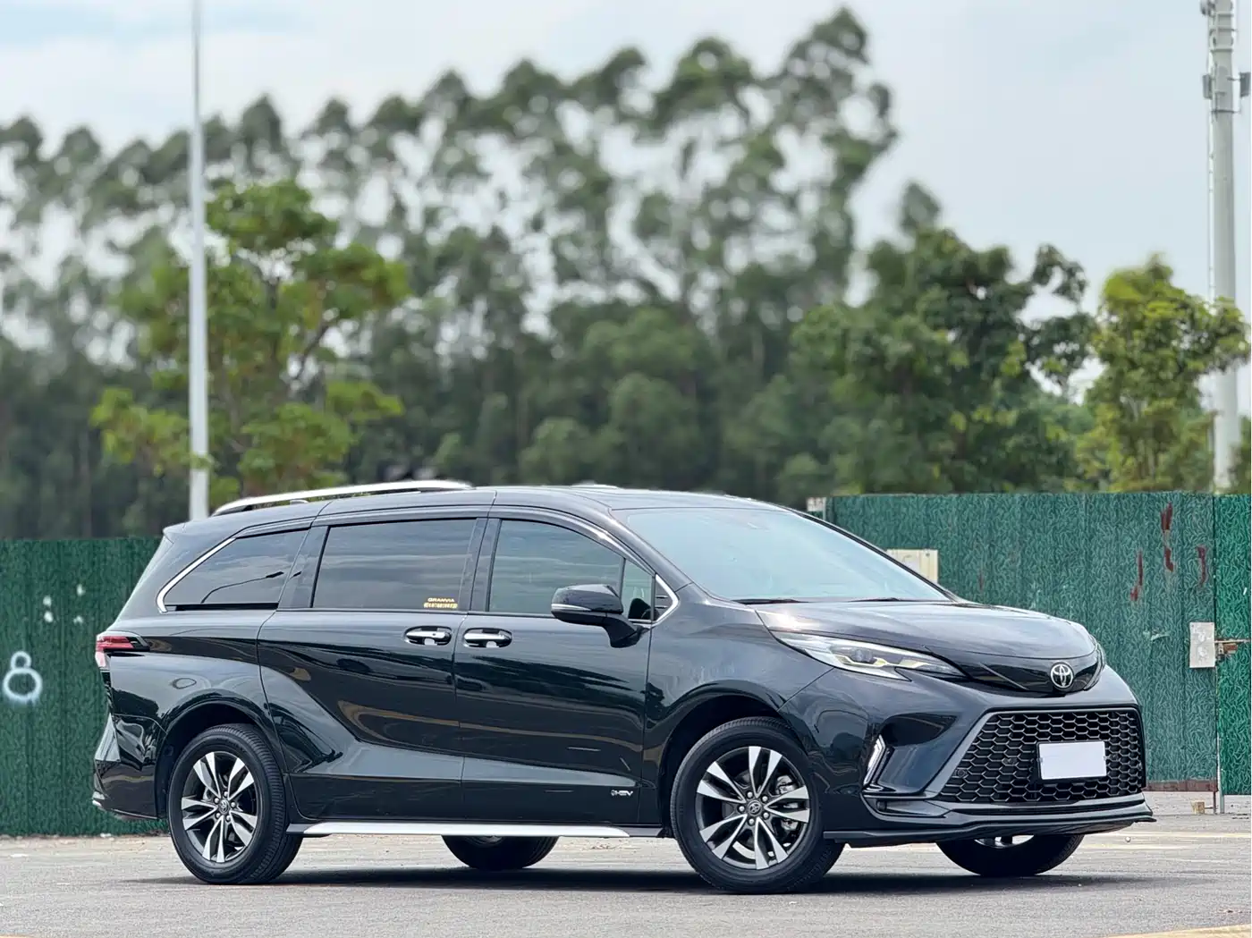 Toyota Granvia 2024 2.5L Hybrid Luxury фото 3