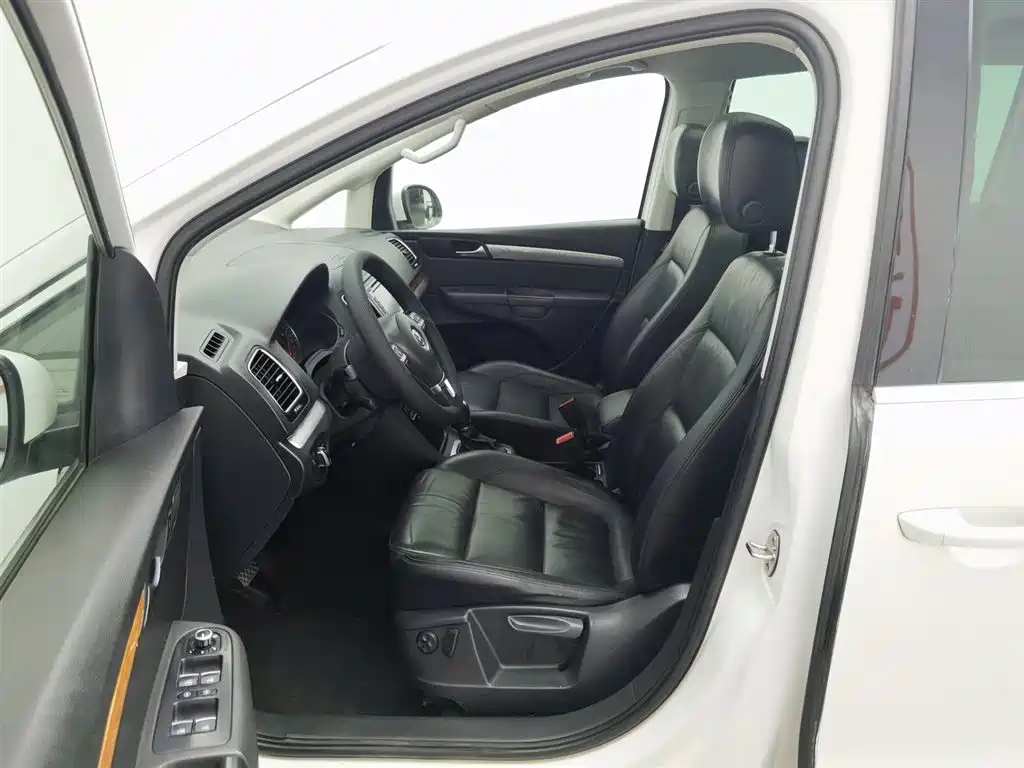 Volkswagen Sharan 2013 1.8TSI Comfort фото 10