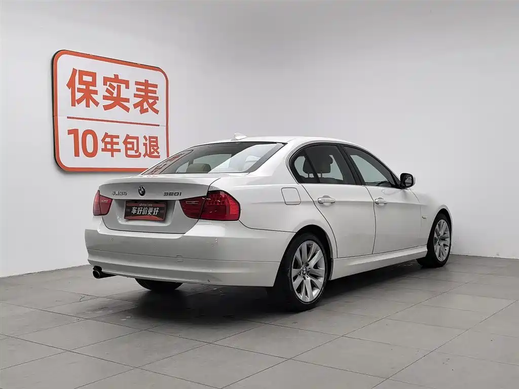 BMW 3 Series 2012 320i Luxury фото 2