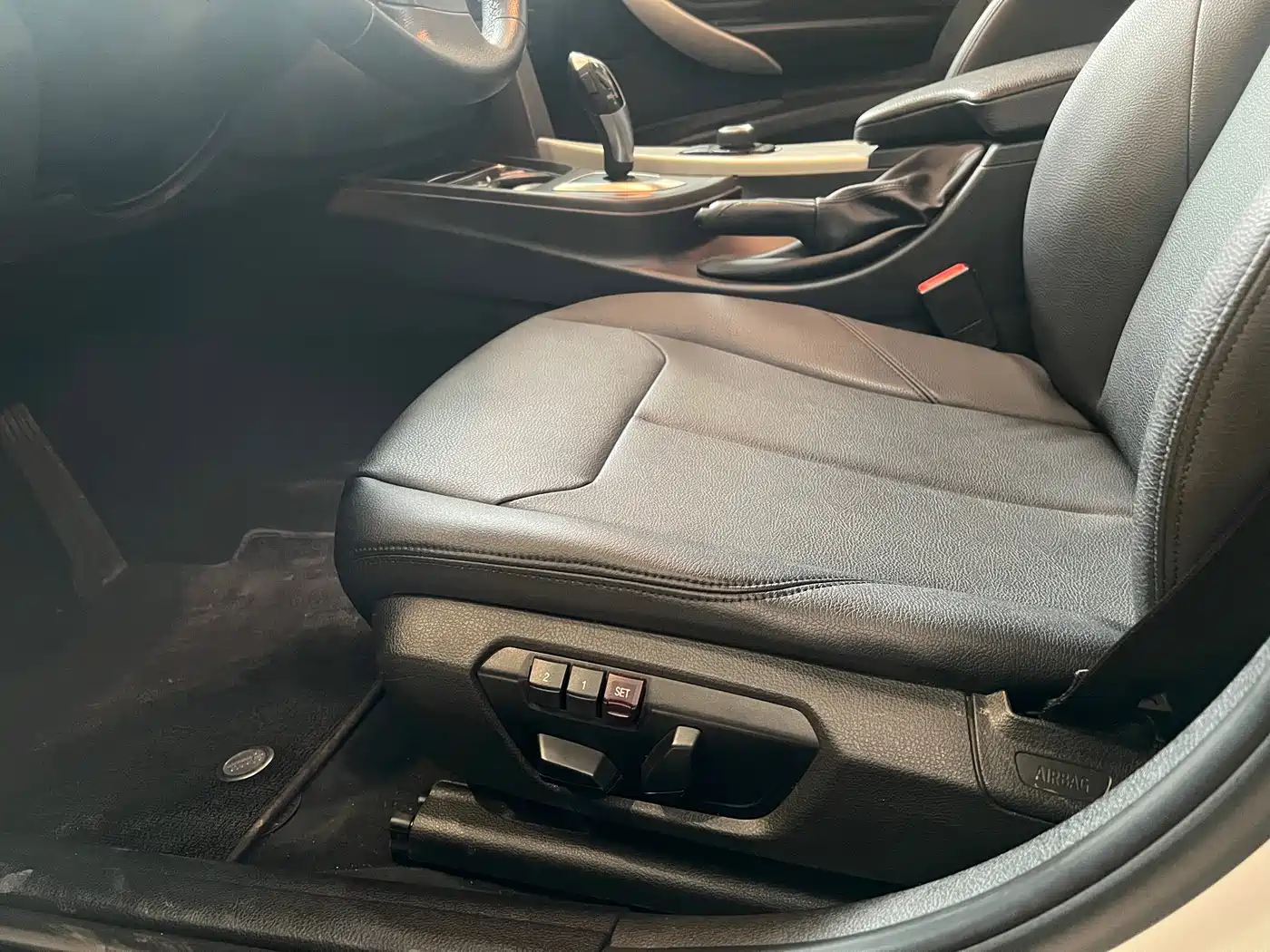 BMW 3 Series 2015 316i Progressive фото 14