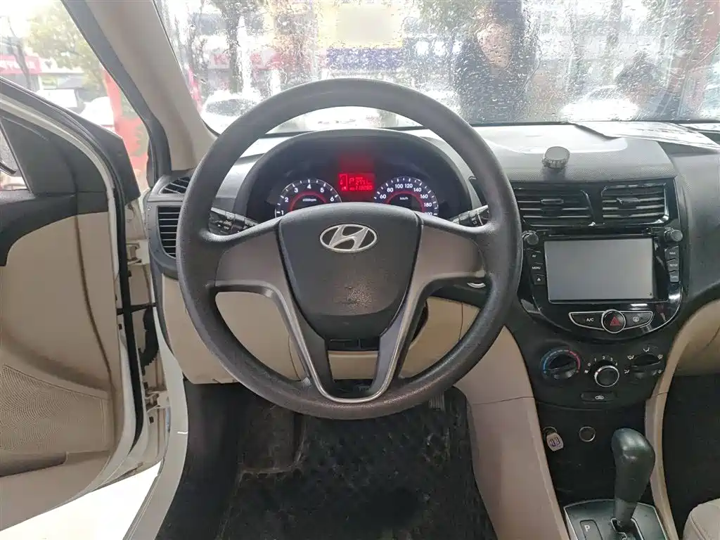 Hyundai Verna 2014 1.4L Automatic Leading GLX фото 11