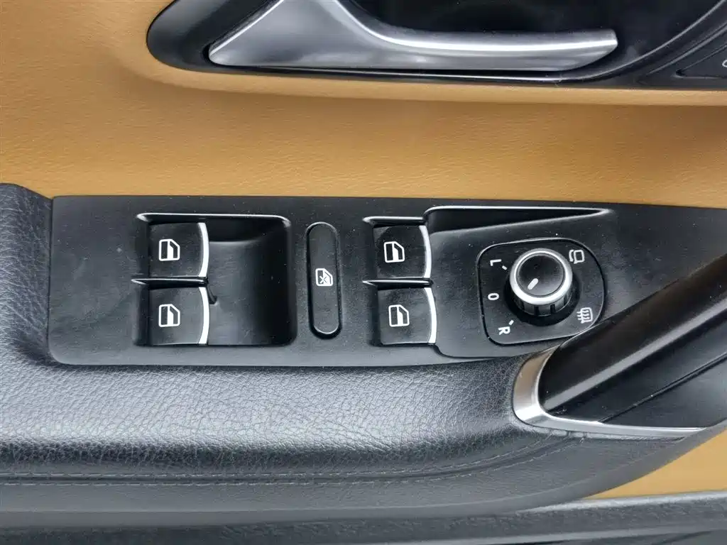 Volkswagen FAW-Volkswagen CC 2013 1.8TSI Luxury фото 9