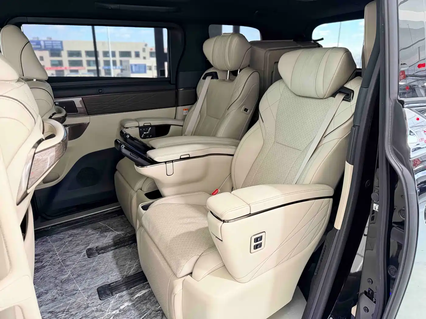 Toyota Alphard 2024 Hybrid 2.5L Ultimate Enjoyment Edition фото 8