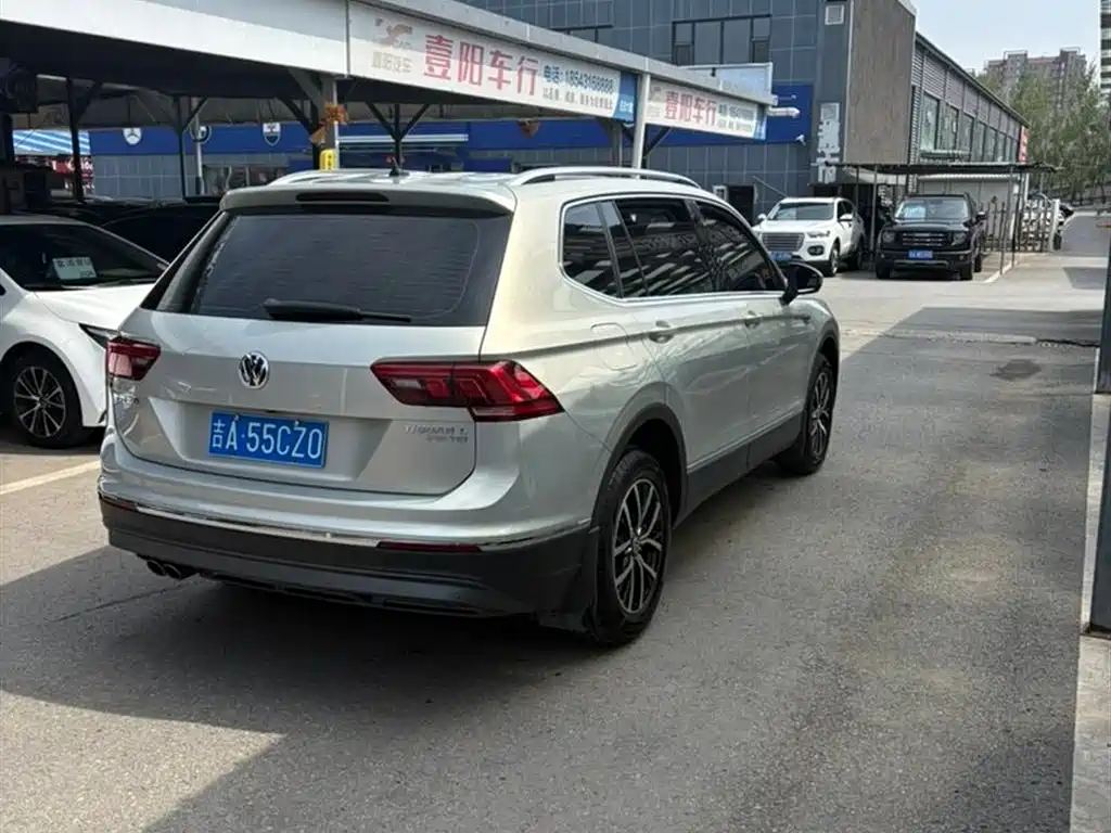 Volkswagen Tiguan L 2017 330TSI Automatic 2WD Luxury Edition фото 6