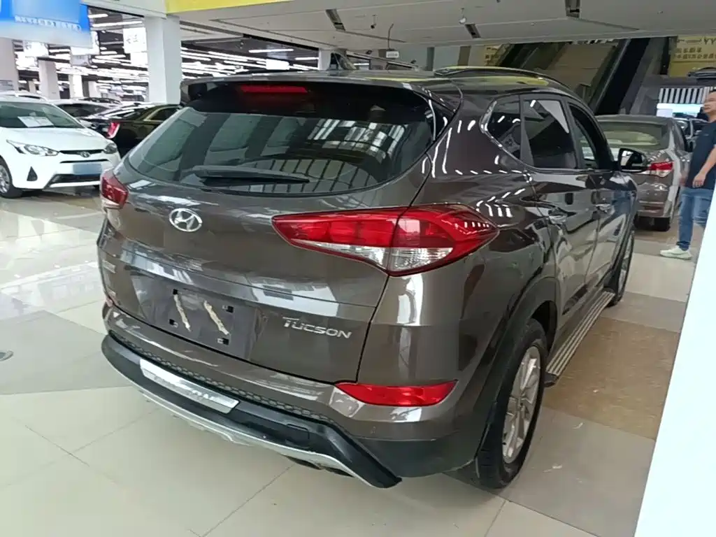 HYUNDAI TUCSON