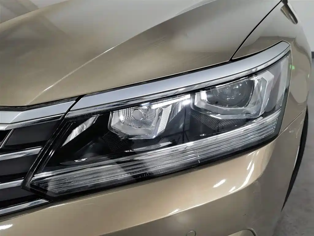 Volkswagen Passat 2017 330TSI DSG Prestige фото 7