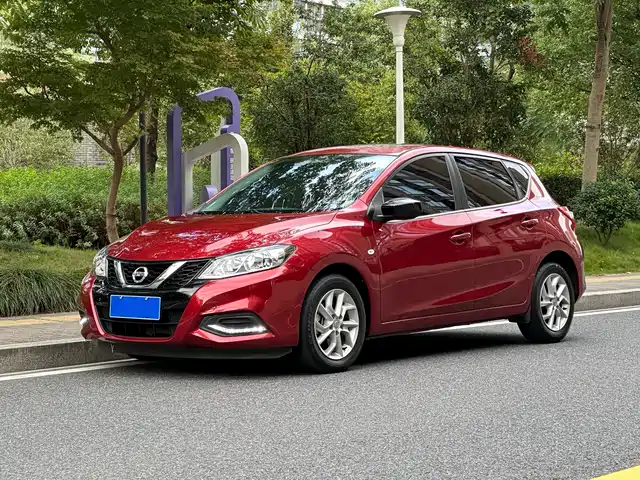 NISSAN TIIDA