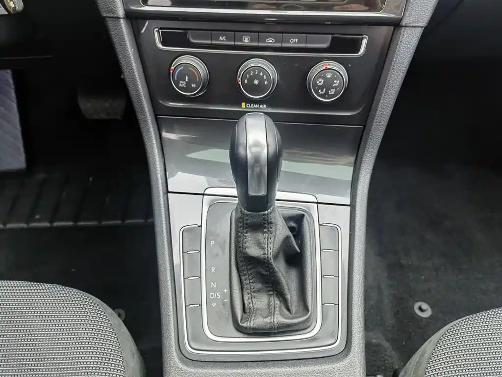 Volkswagen Golf 2018 1.6L Automatic Comfort фото 13