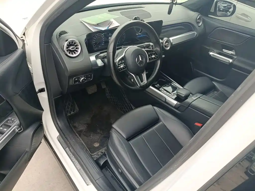 MERCEDES-BENZ GLB