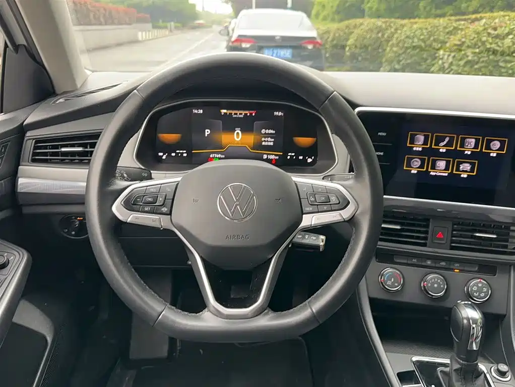 Volkswagen Bora 2023 200TSI DSG Comfort Edition фото 7