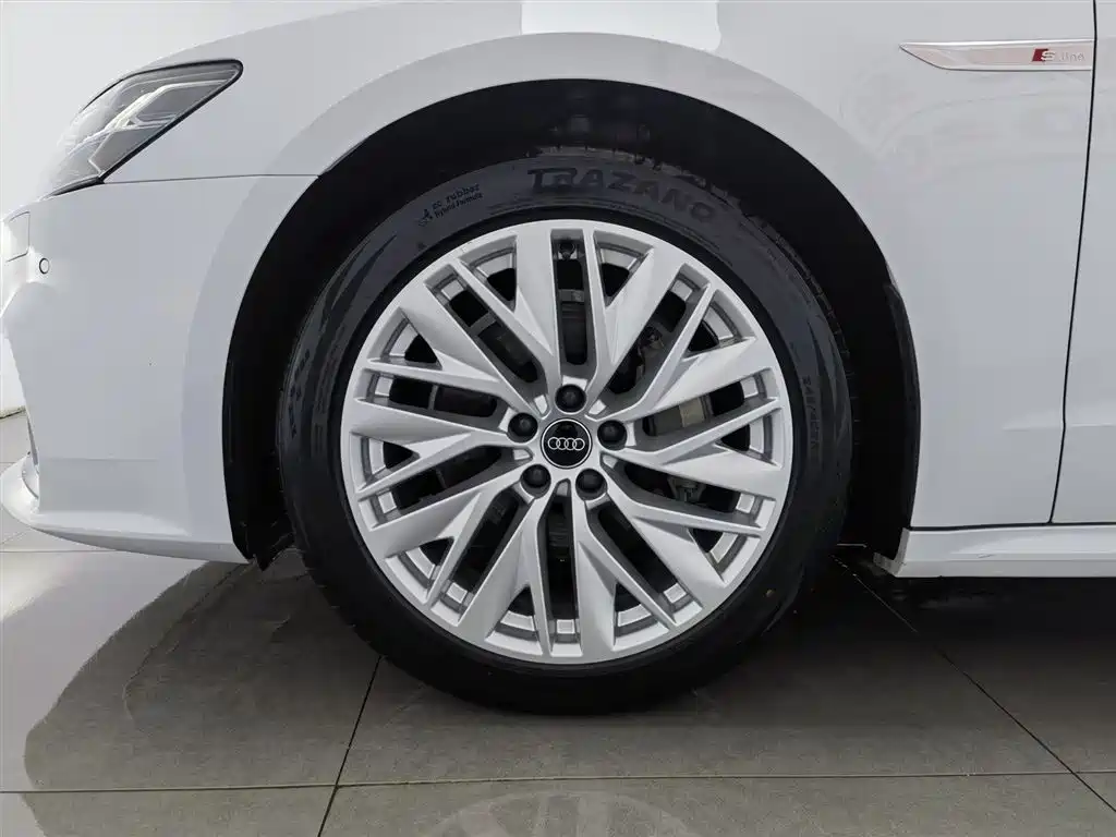Audi A7L 2024 45TFSI S-line Dream Edition Crystal Package фото 17